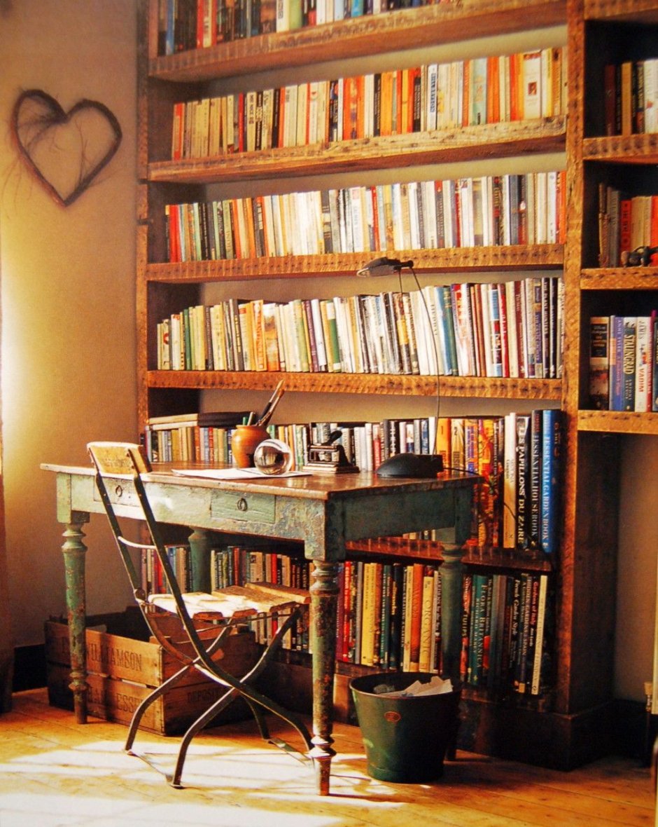 Стеллаж с книгами Эстетика