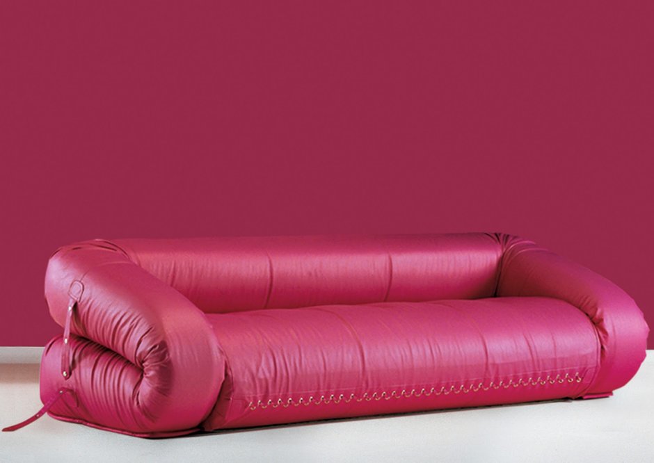 Бескаркасный кожаный диван