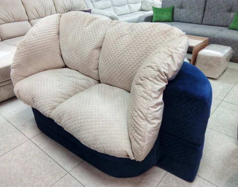 Бескаркасный диван с периной