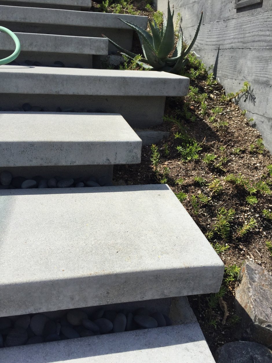 Парящие ступени из бетона