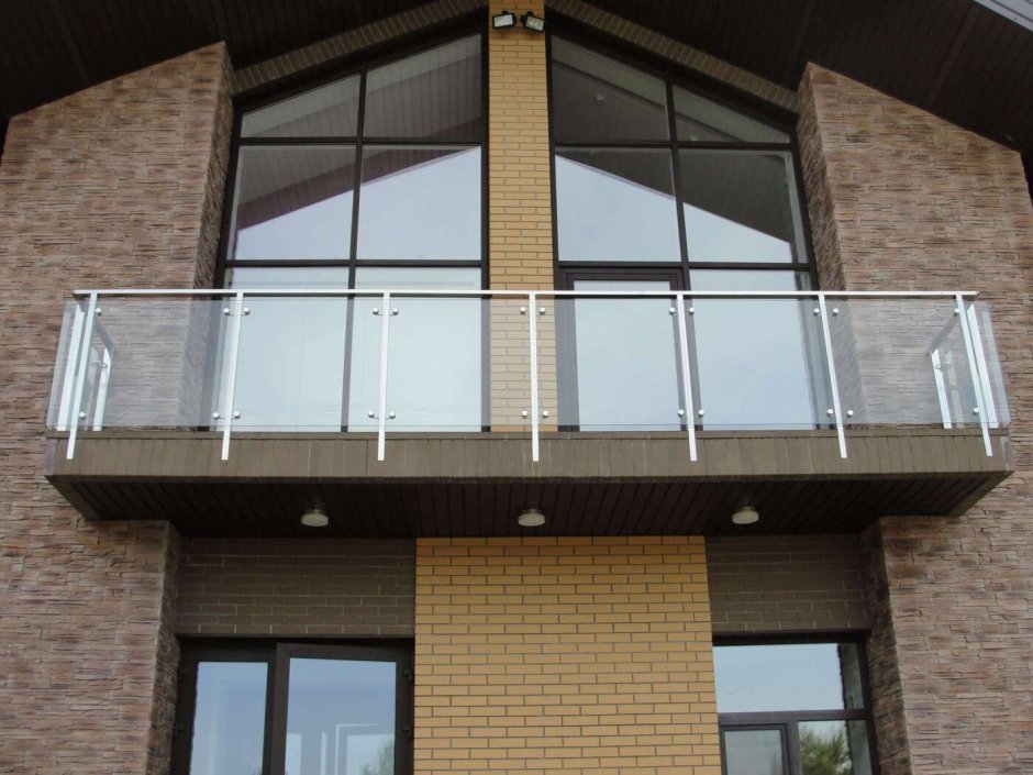 Стеклянные перила для балконов