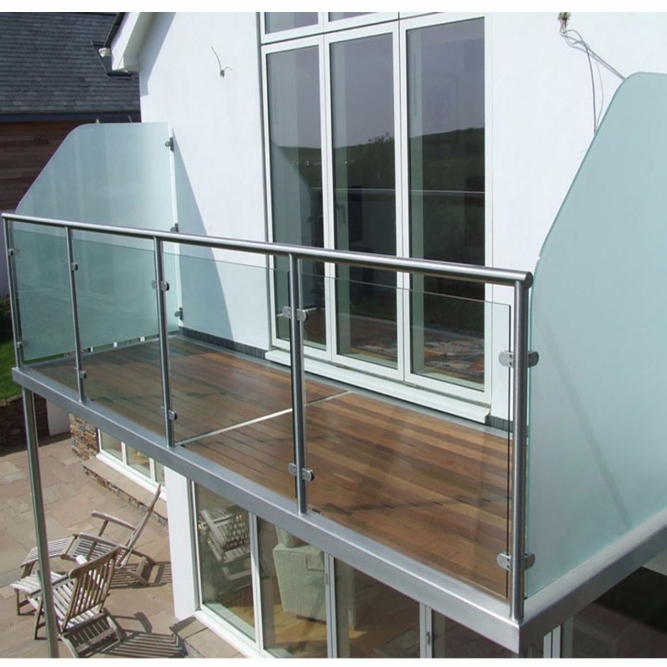 Стеклянное ограждение окна