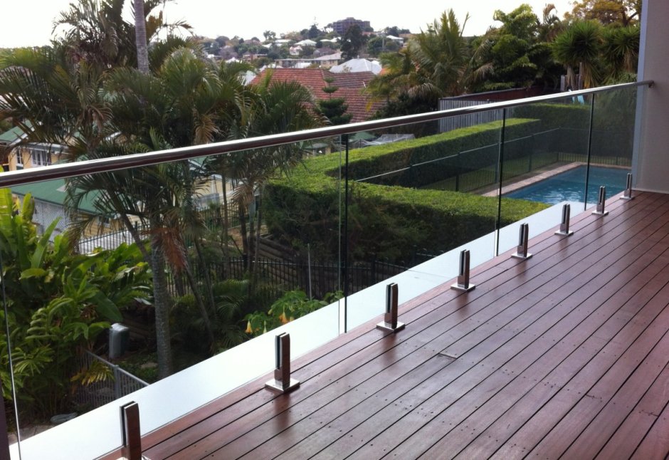 Стеклянное ограждение балкона стойка AISI 304