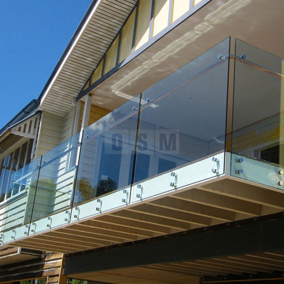 Стеклянные перила для балконов