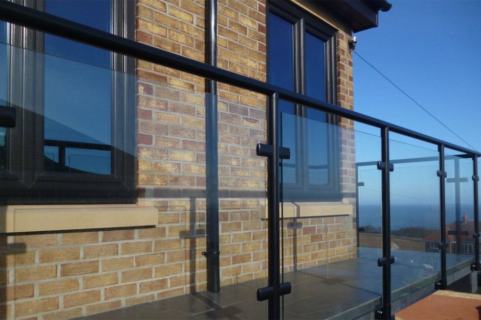 Ограждения из оргстекла для террасы