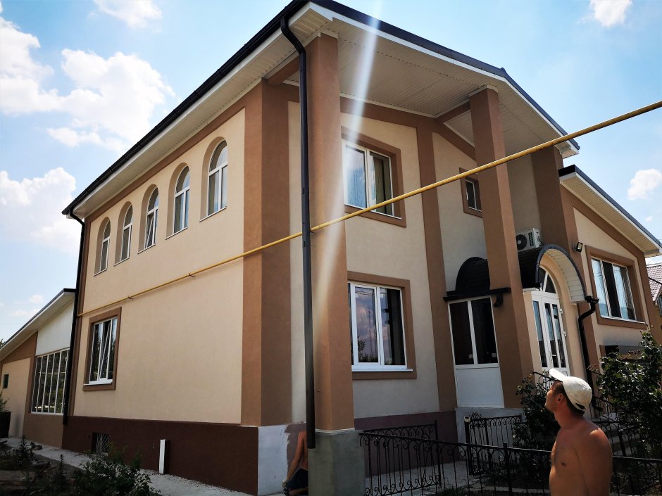 Фасад из мраморной крошки