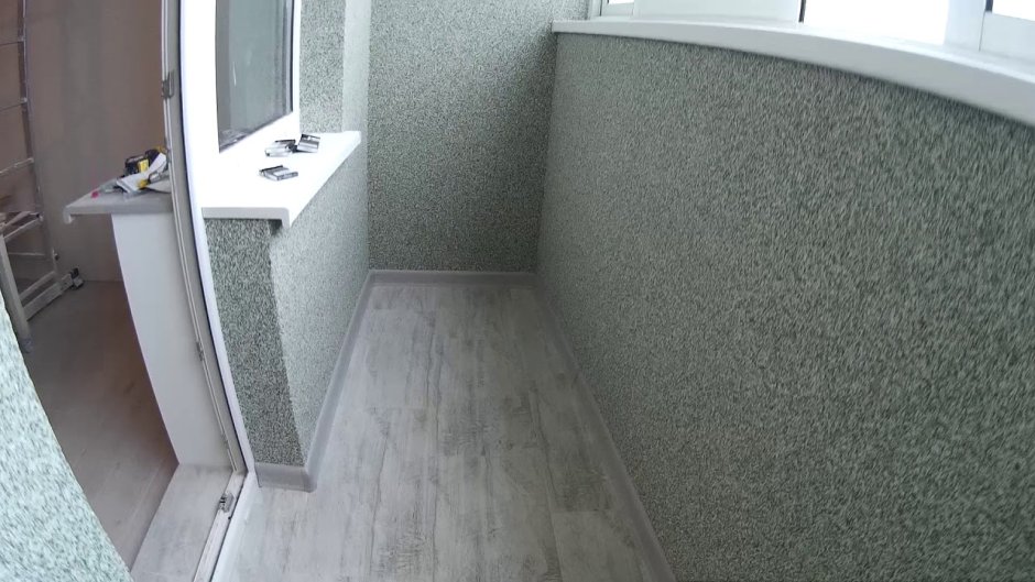 Отделка балкона декоративной штукатуркой