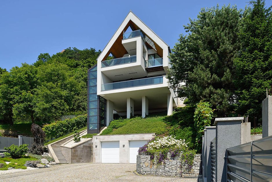 Проект дома на склоне House Wiesenhof