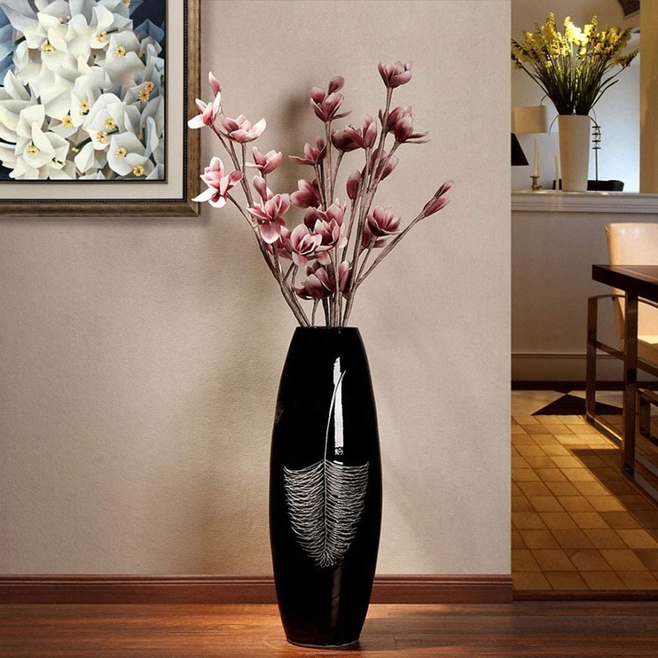 Напольная ваза с цветами