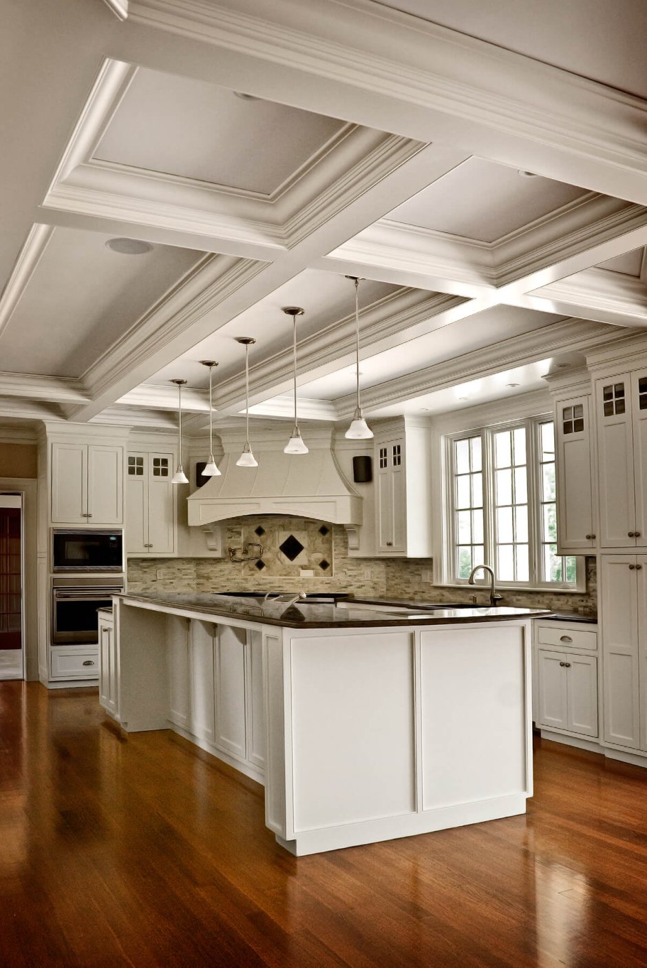 Кессонный потолок на кухне