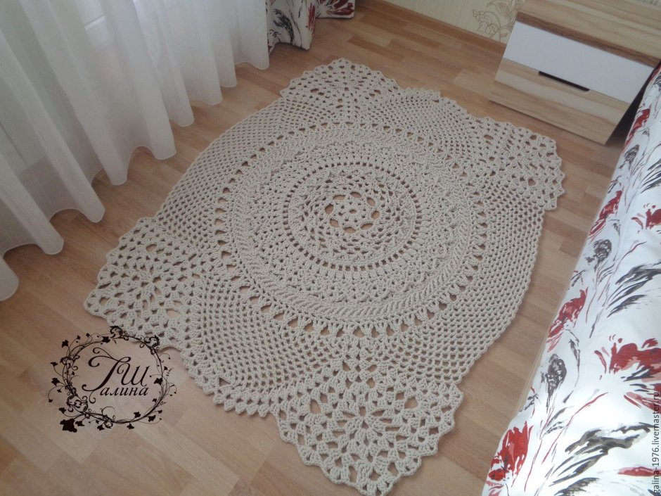 Ажурный коврик на пол крючком