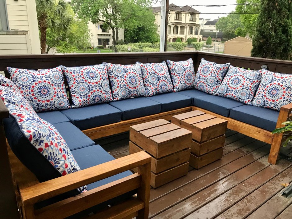 2x4 Outdoor Sofa DIY