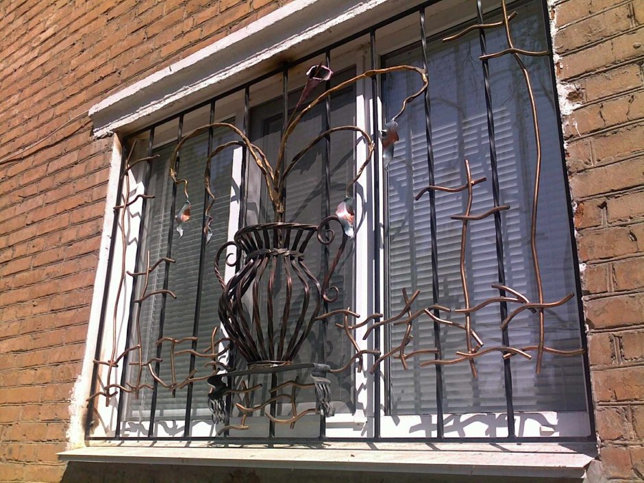 Дачный забор из решеток на окна