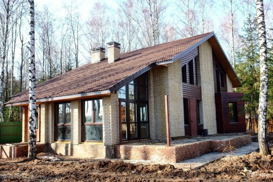 Кирпичный дом в стиле Шале