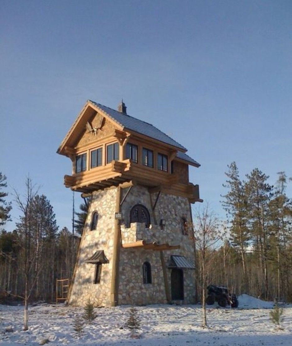 Каменный дом с башней
