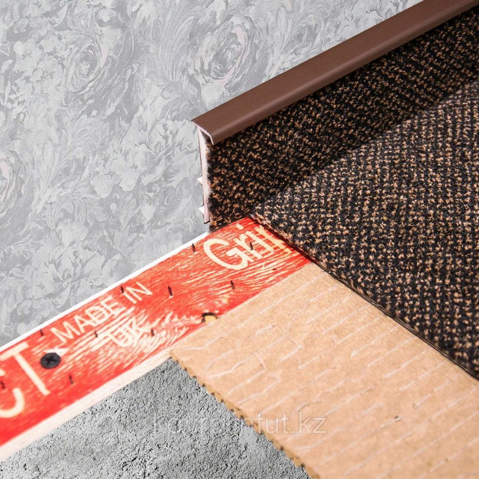 Плинтус для ковролина Korner listwa 105 "темно- коричневый" 2,5м (20шт.коробка)