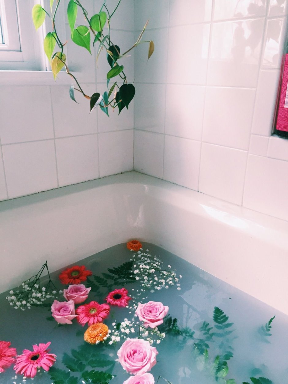 Ванна с цветами Эстетика