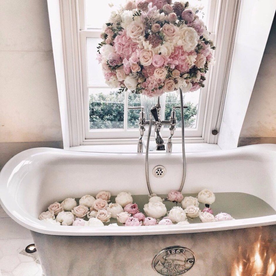 Ванная с цветами