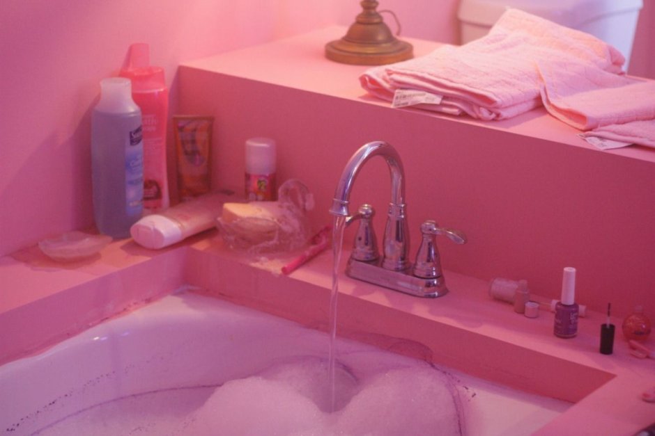 Розовые вещи для ванной