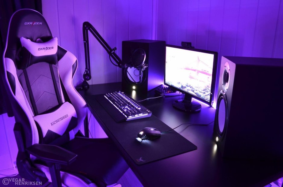 Фиолетовый геймерский стол