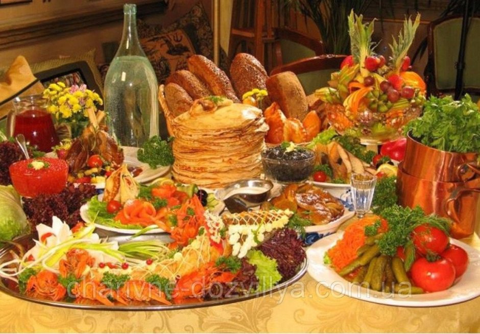 Шикарный стол с едой