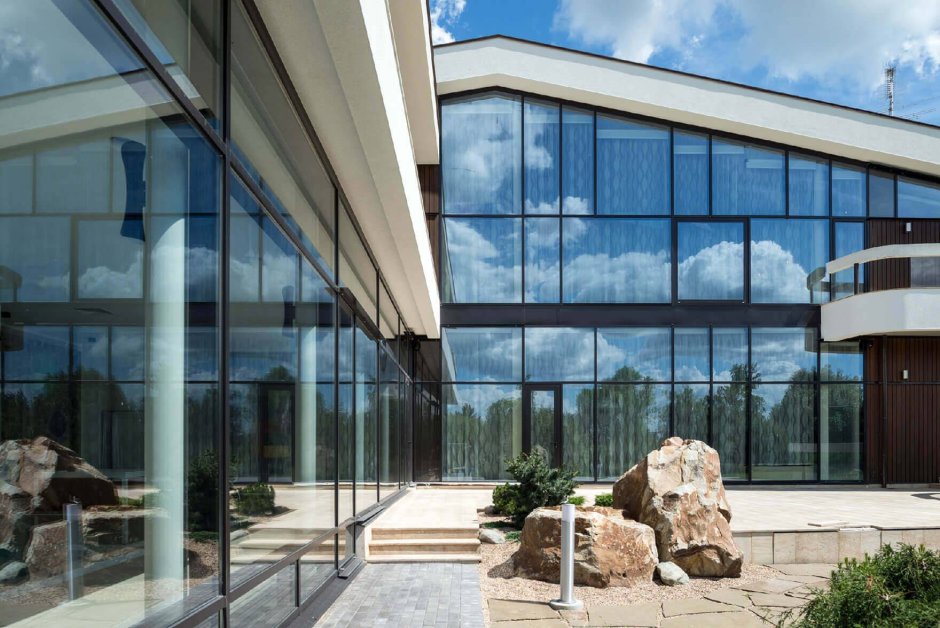 Стоечно-ригельная система фасадного остекления здания