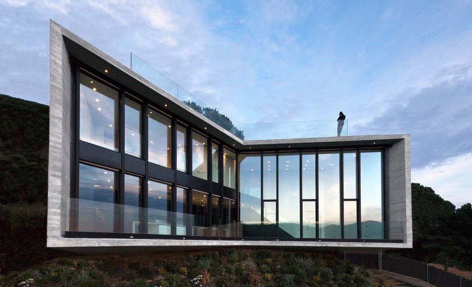 Современный стеклянный фасад