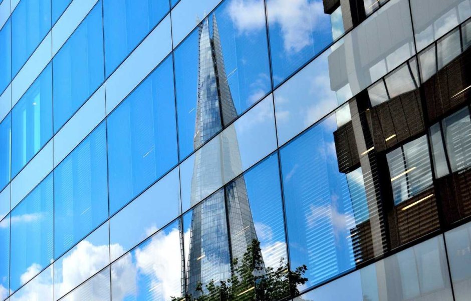 Стеклянный небоскреб