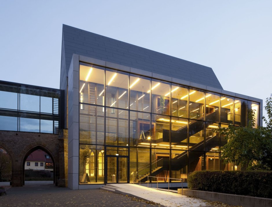 Остекление общественных зданий