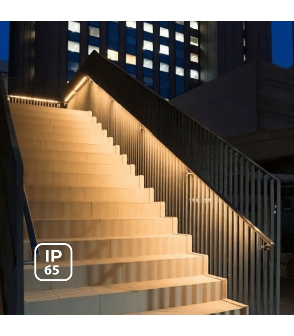 Уличная лестница с подсветкой ступенек