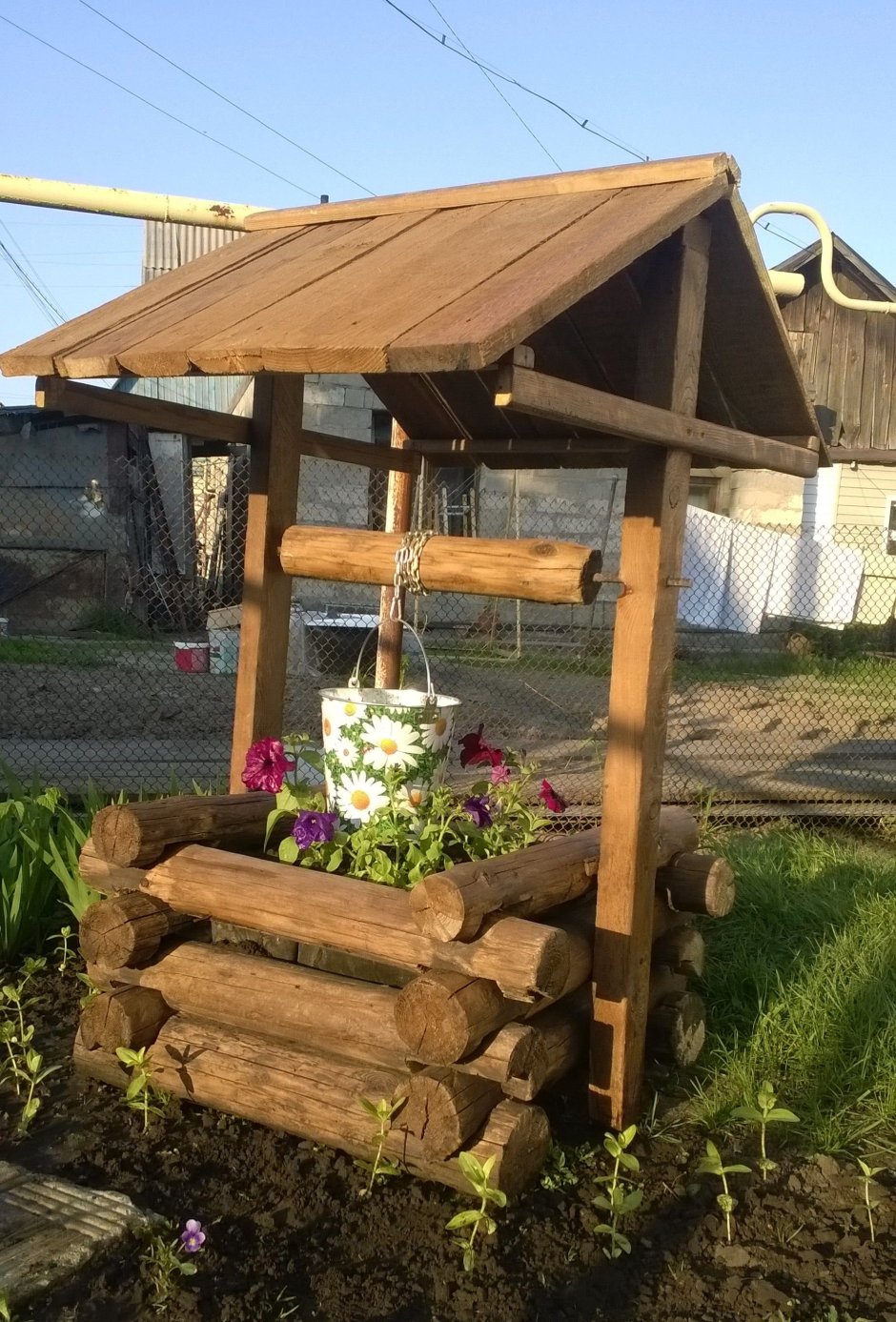 Колодец декоративный для сада из березы