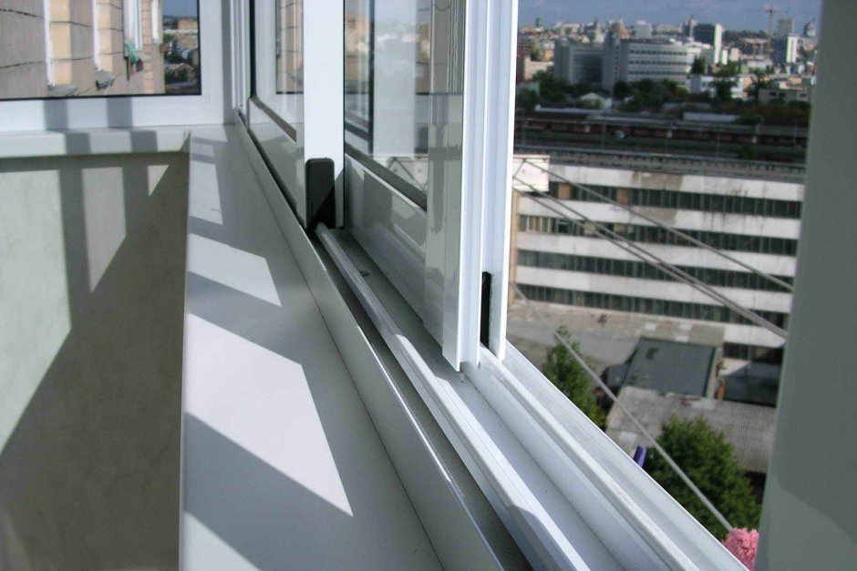 Алюминиевая раздвижка на балкон