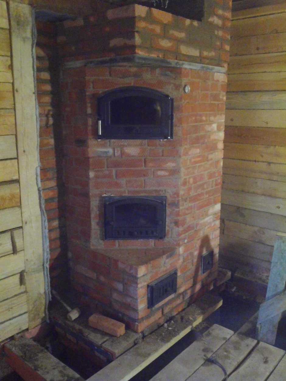 Угловая каминопечь с хлебной камерой