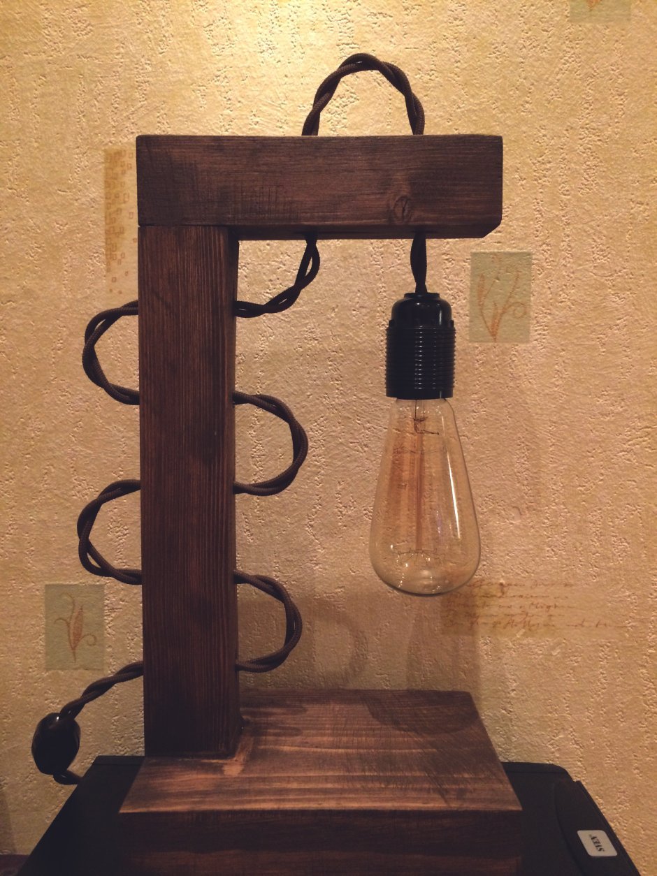 Настольная лампа лофт из дерева