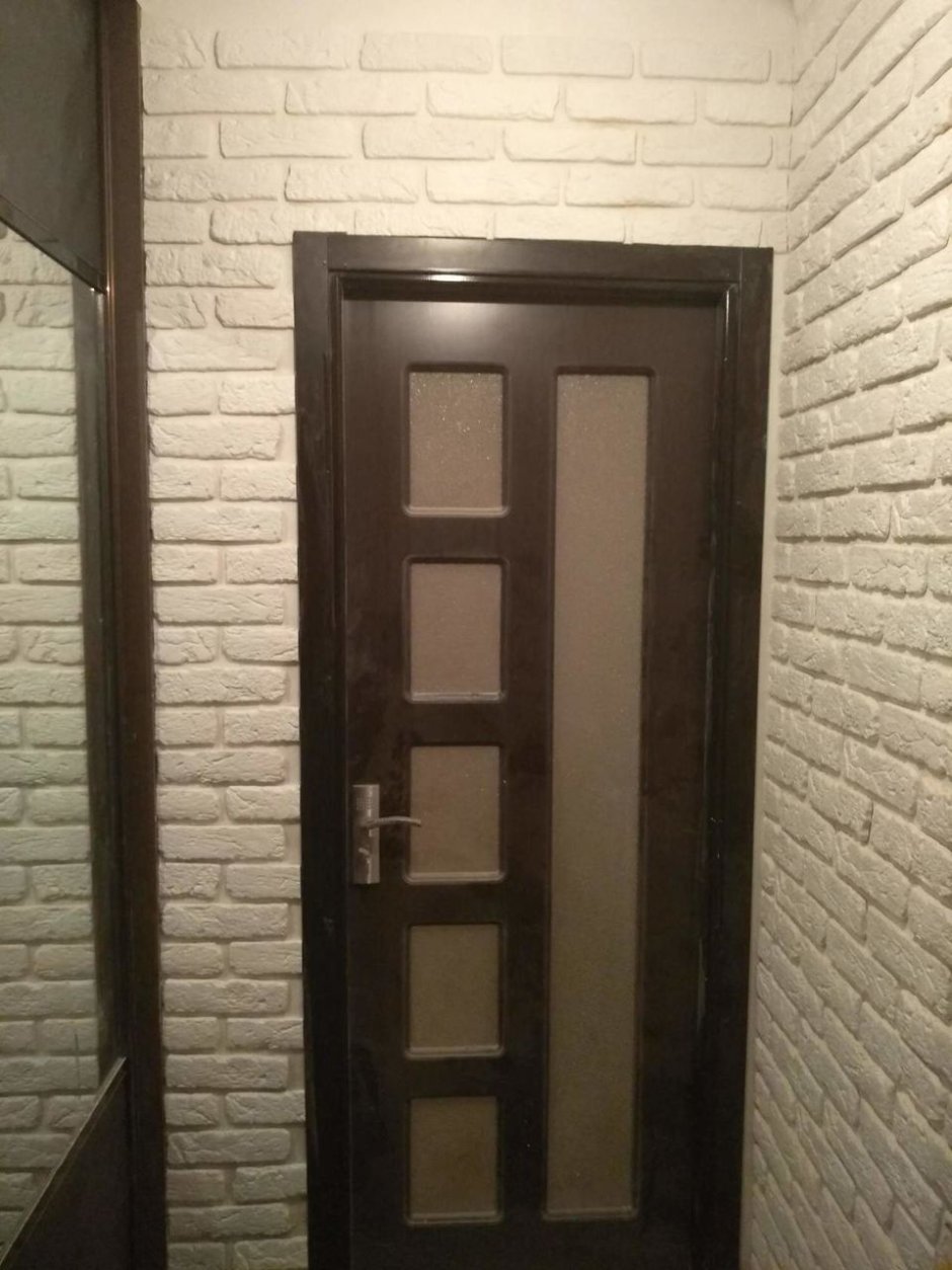 Декоративный кирпич под наличник двери