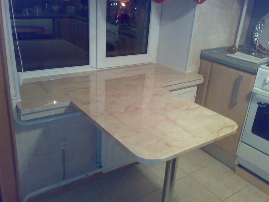 Стол-подоконник на кухне складной