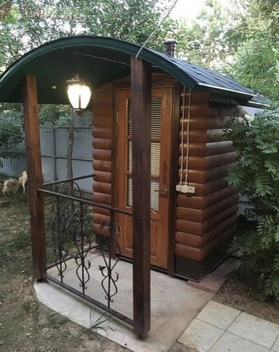 Беседка из дерева с туалетом