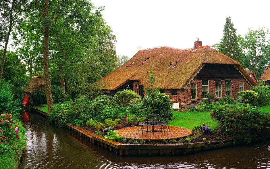 Деревня Гитхорн в Голландии домики