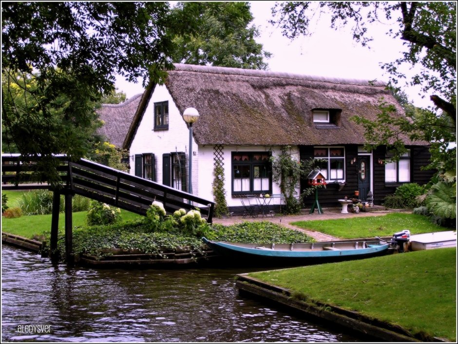 Деревня Гитхорн в Голландии домики