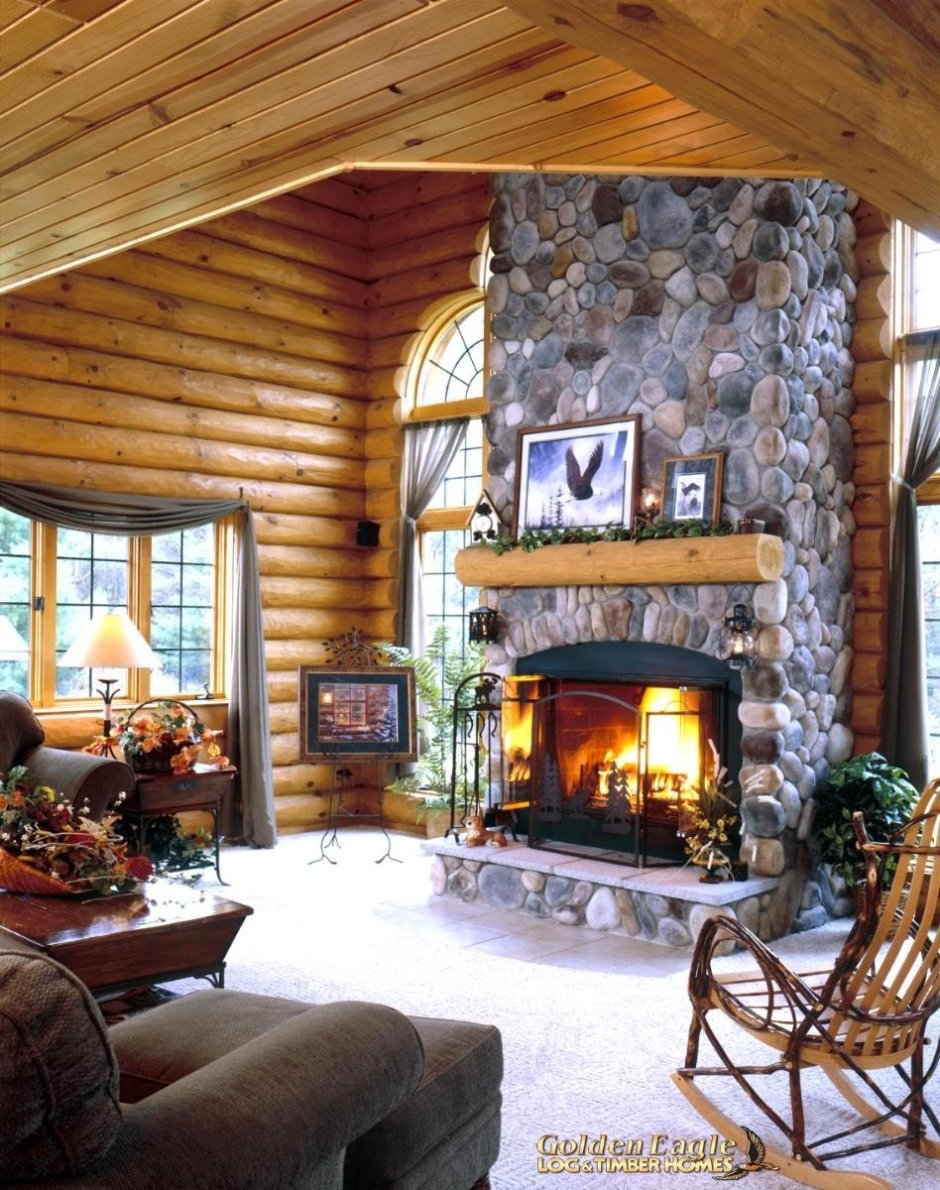 Деревянный домик с камином