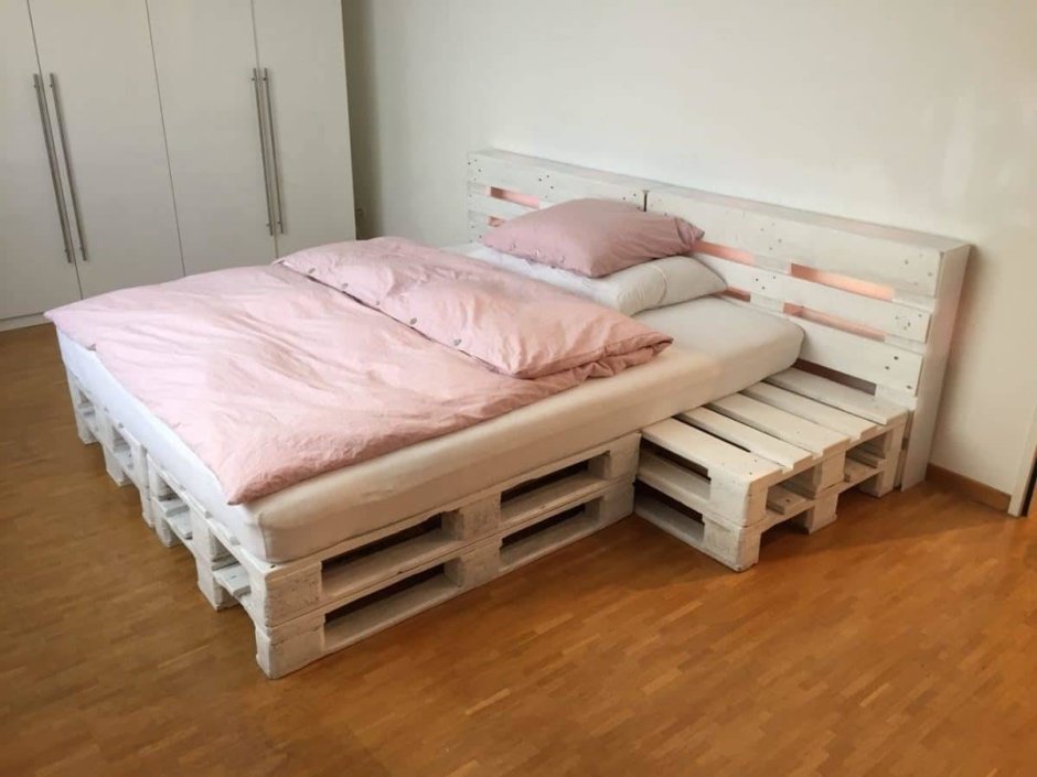 Кровать из евро палетов