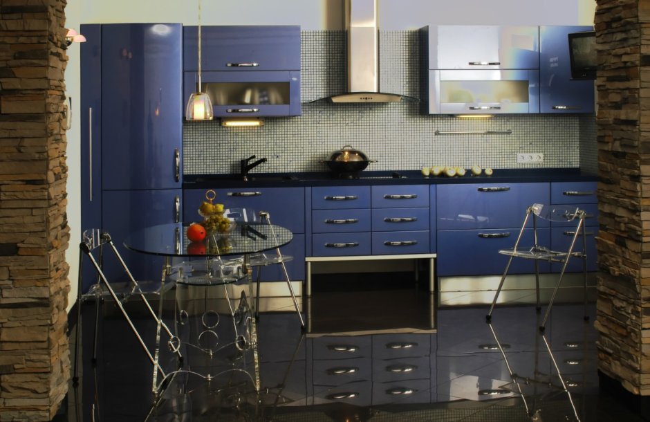 Кухонный гарнитур темно синего цвета