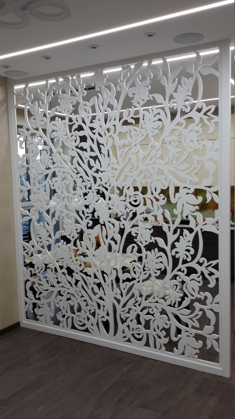 Резная перегородка для зонирования комнаты