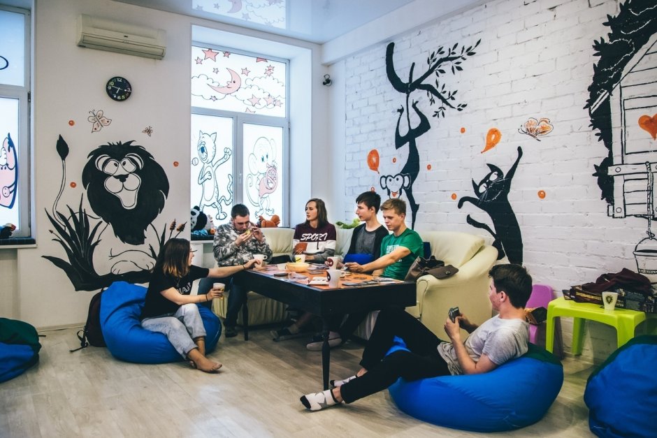 Пол в антикафе