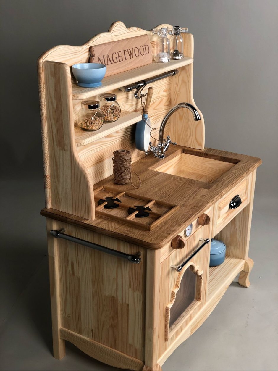 Игровая кухня из дерева