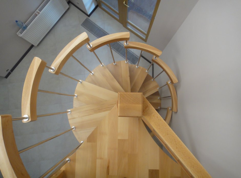 Винтовая лестница с площадкой