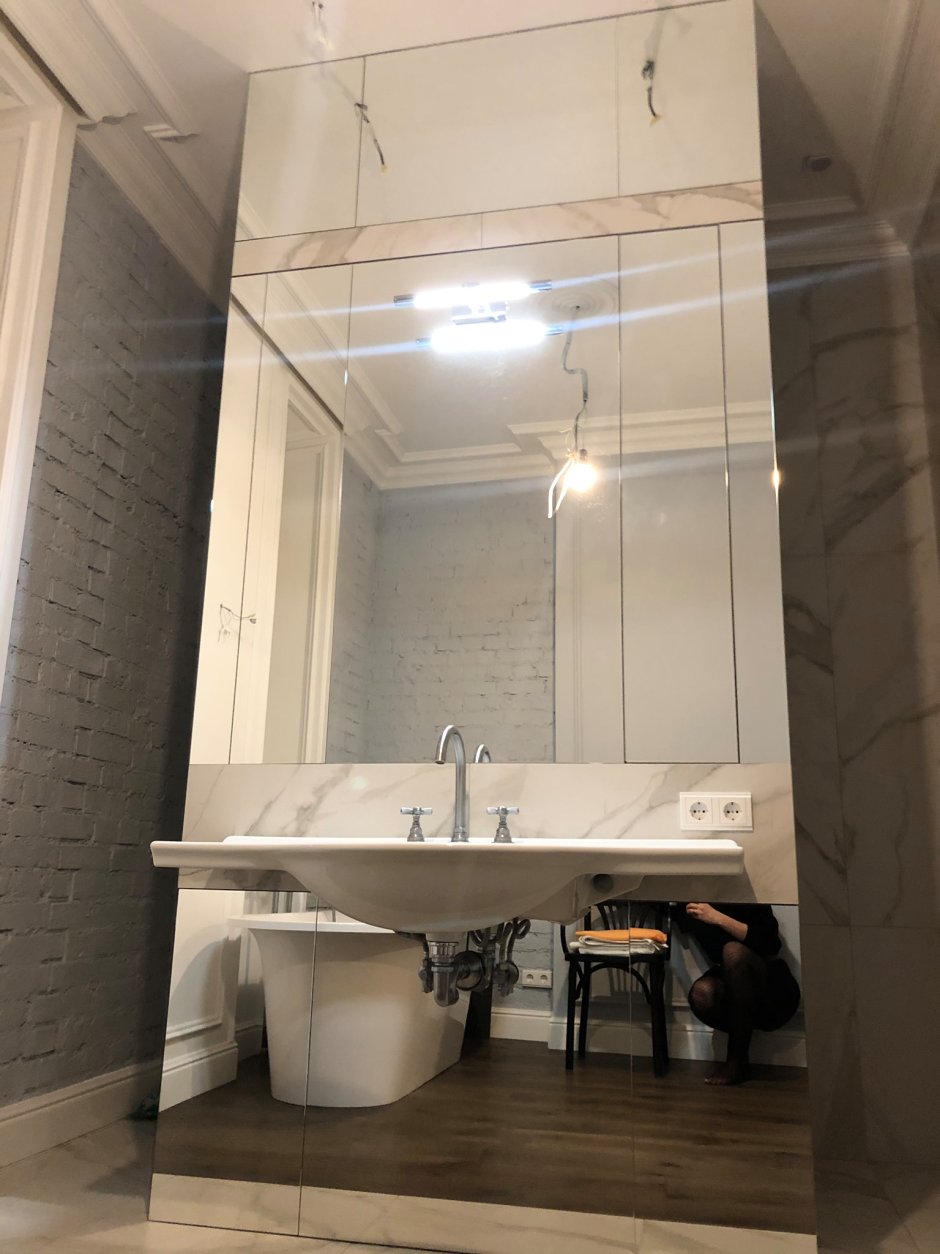 Зеркальное панно в ванной