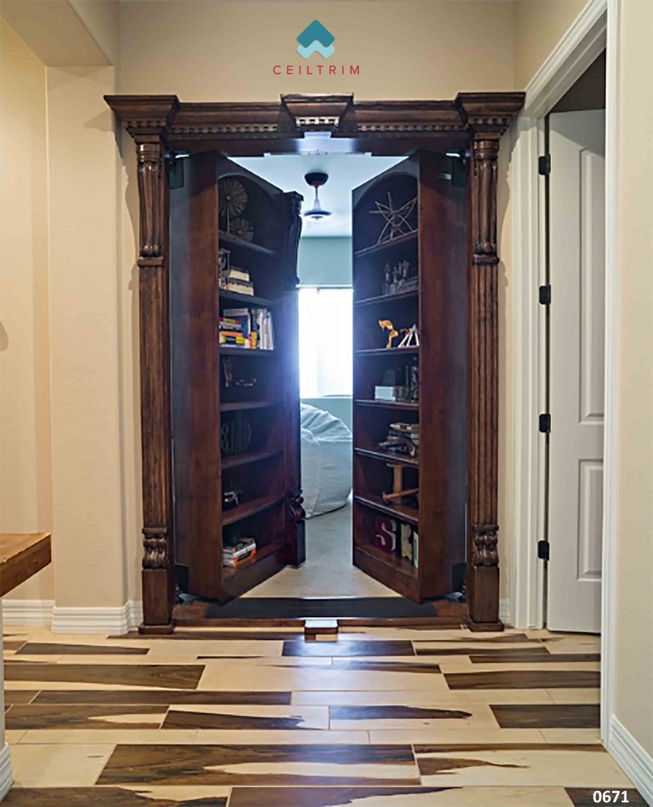 Потайная дверца в стене