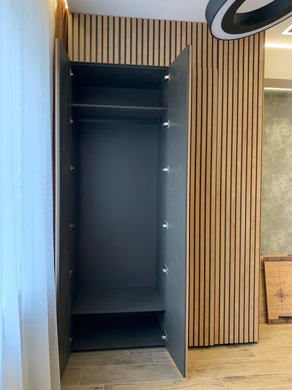 Шкаф с рейками