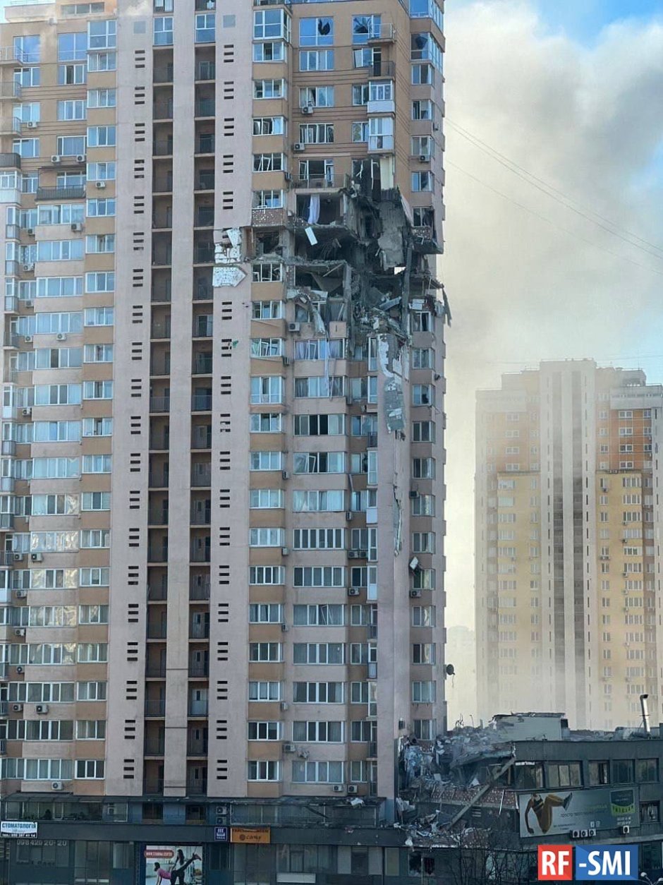 Ракета попала в жилой дом в Киеве
